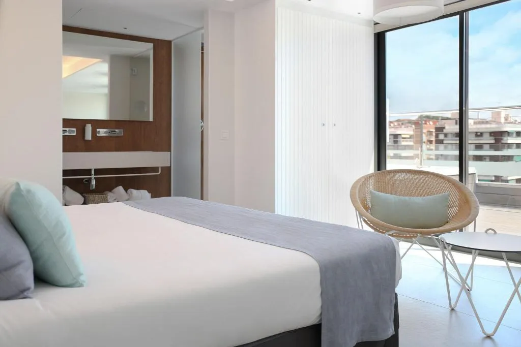 DOUBLE DELUXE KING BED Room, Kaktus Playa, Costa Brava
