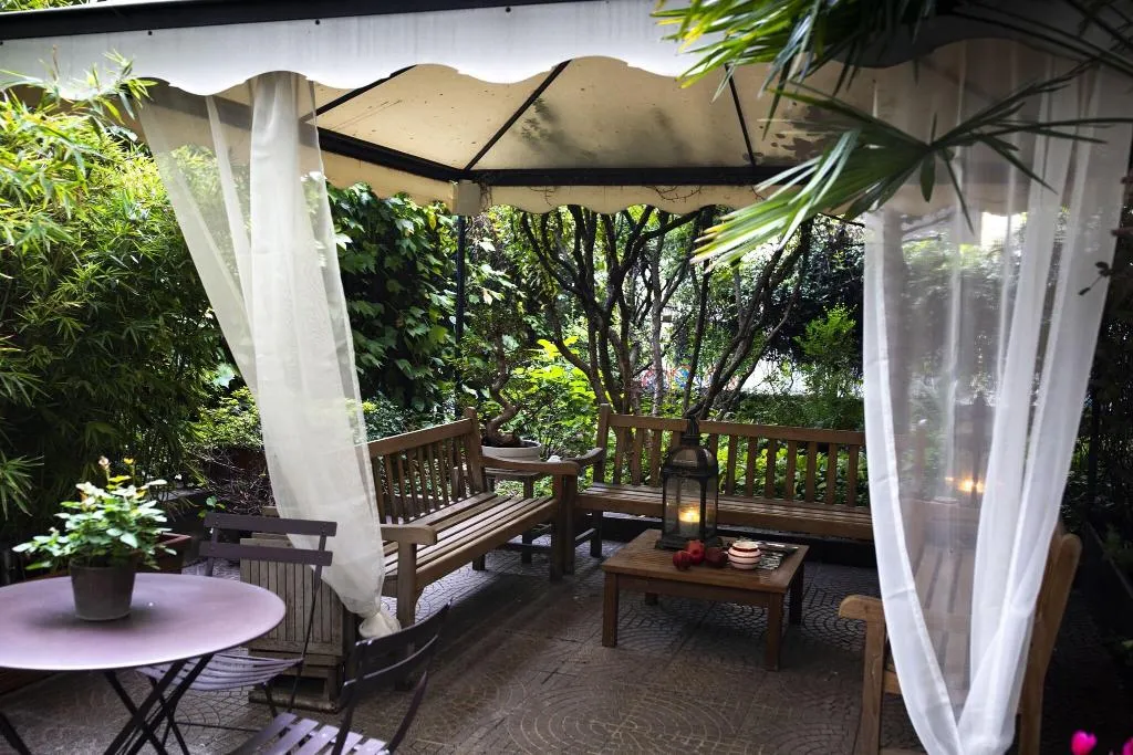 Terrace, Colombia, Milan