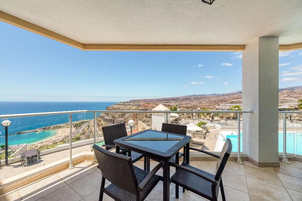 Terrace, Holiday Club Vista Amadores, Gran Canaria