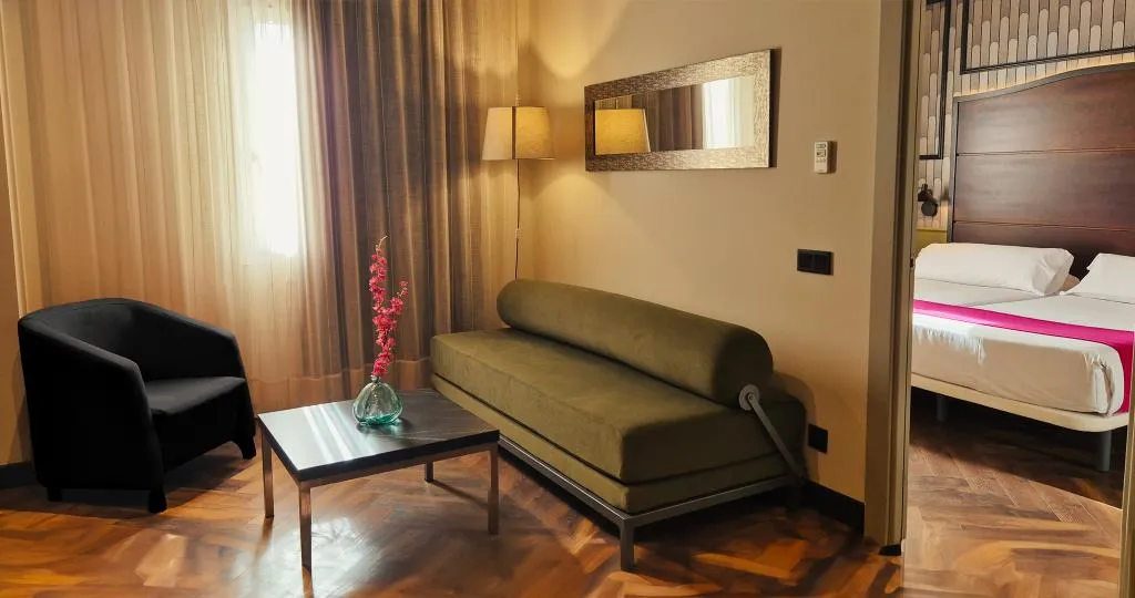 JUNIOR SUITE STANDARD Room, Hotel Vertice Sevilla Aljarafe, Seville