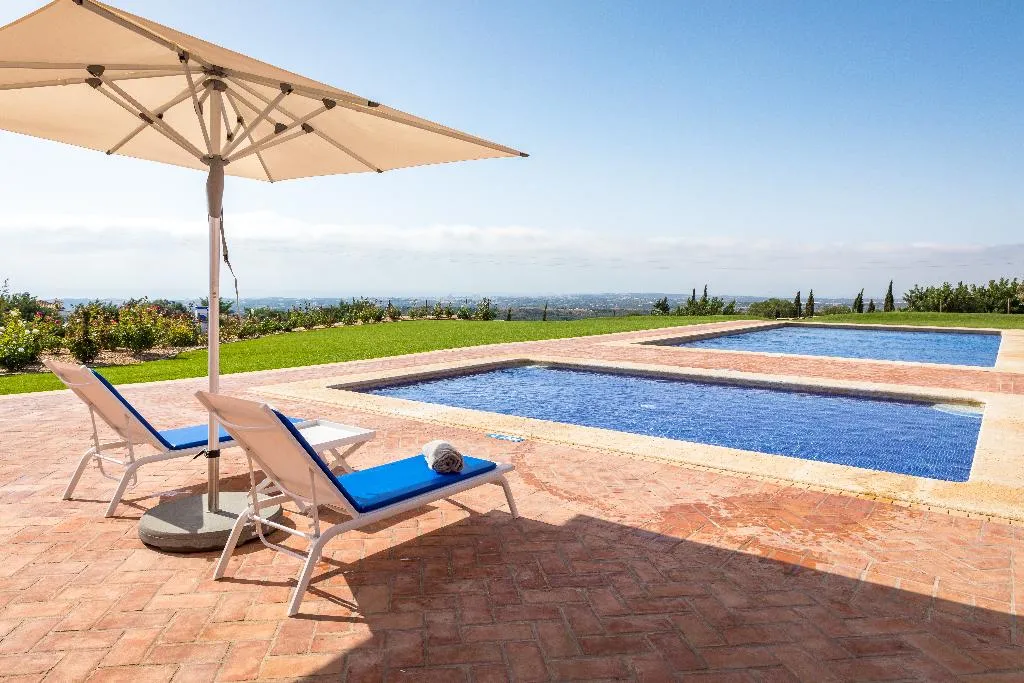 VILLA SEVEN BEDROOMS WITH PRIVATE POOL Room, Shantivillas, Algarve
