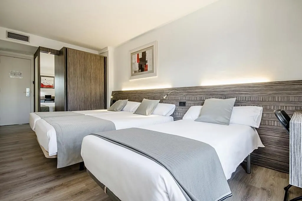 Room, HC Mollet Barcelona, Barcelona
