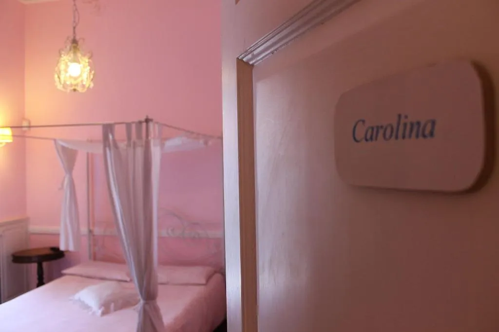 Room, B&B Le Sorelle, Naples