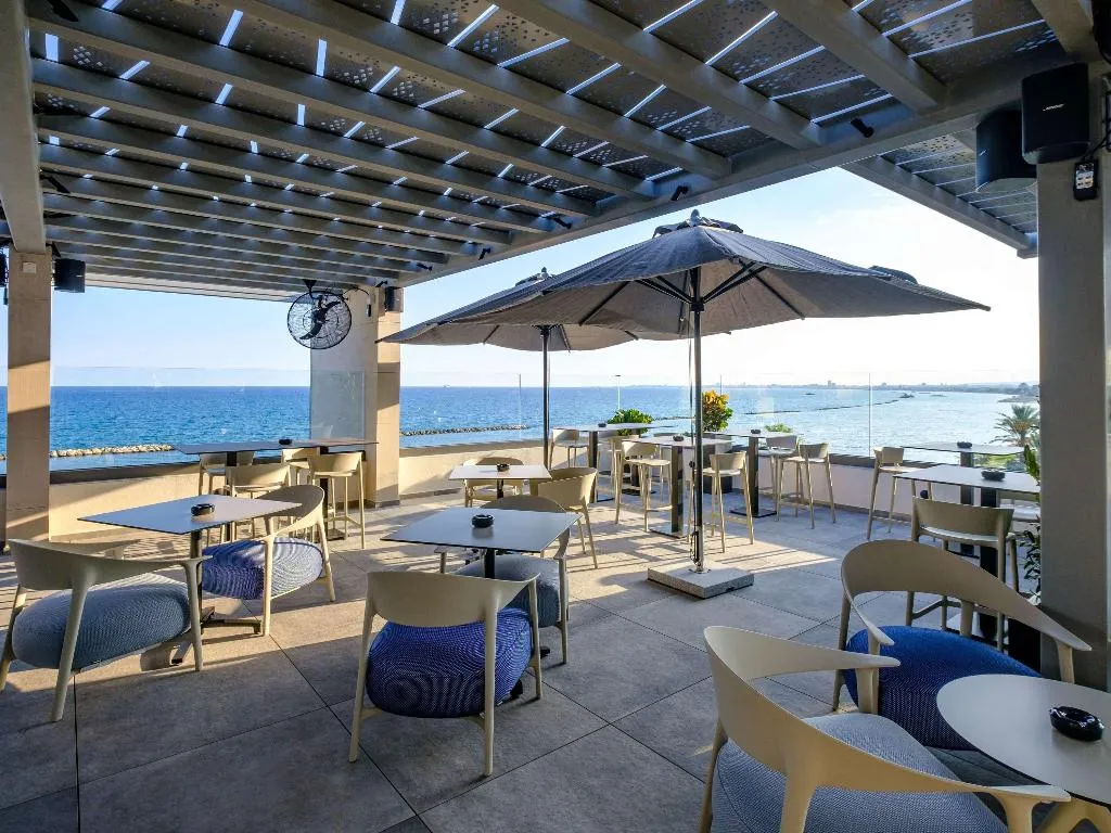 Bar, Mercure Larnaca Beach Resort, Cyprus