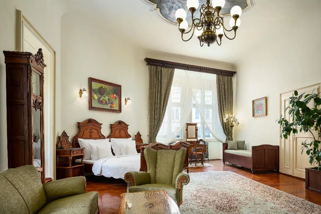 TRIPLE LUXURY Room, Grand hotel Praha, Prague