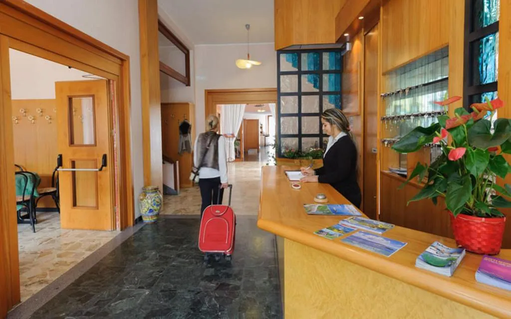Lobby, Aries, Milan