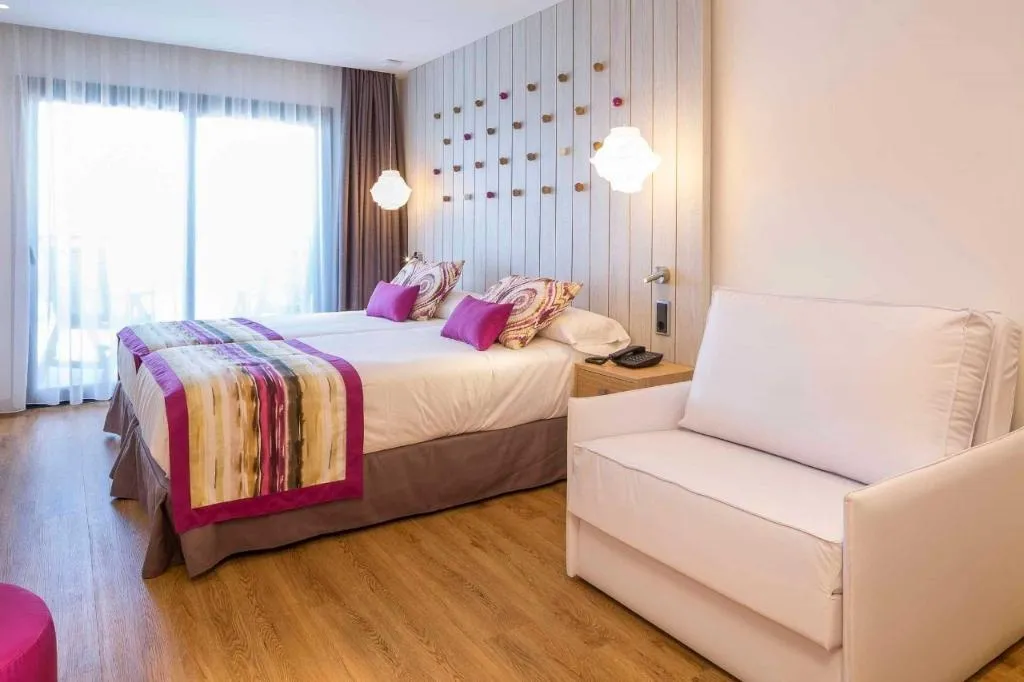 FAMILY ROOM DELUXE Room, Grand Palladium White Island Resort & Spa, Ibiza