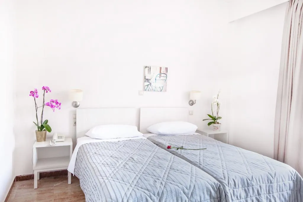 Room, Elena, Kalamata