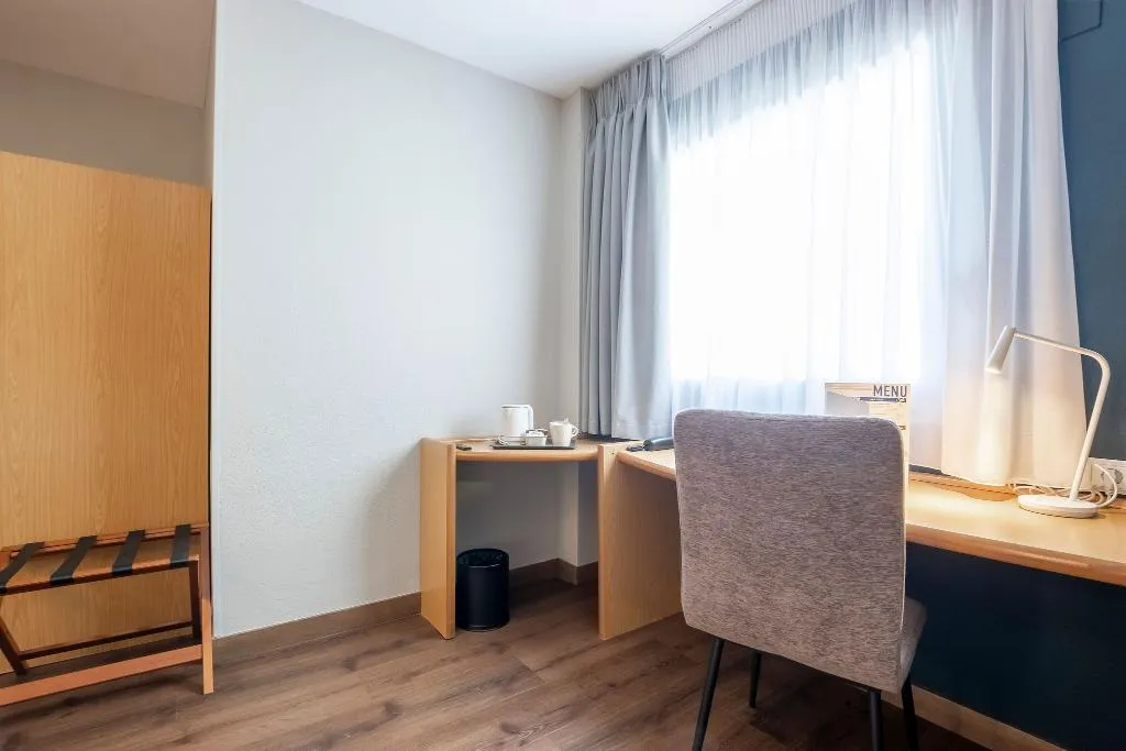 TWIN STANDARD Room, Travelodge Alicante Puerto, Costa Blanca