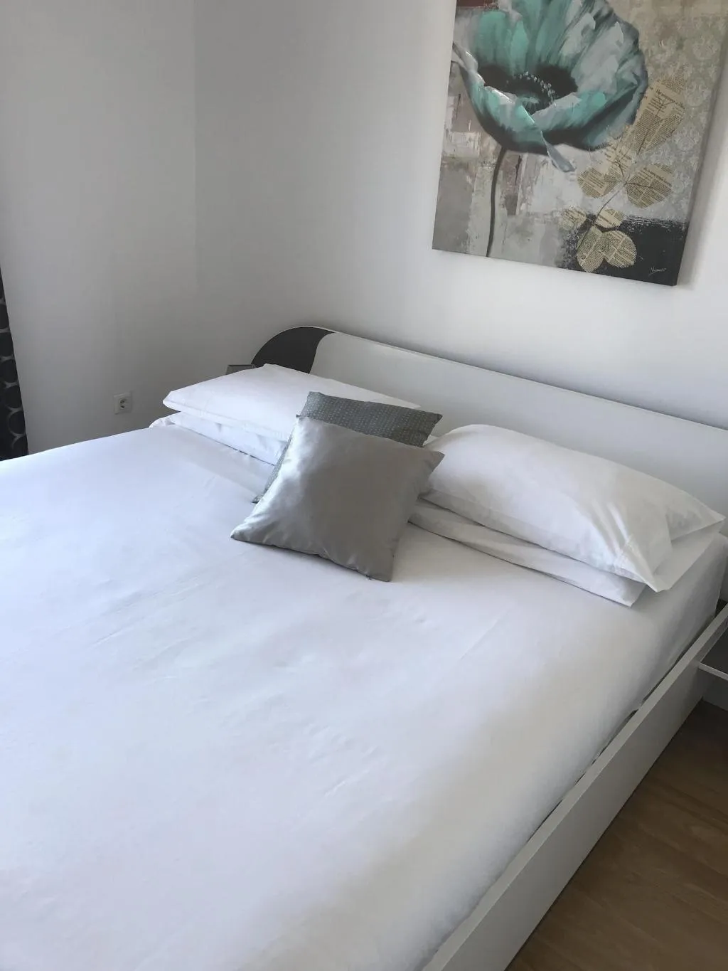 Room, Pink Inn, Split