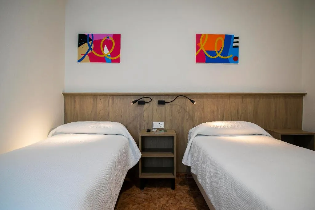 DOUBLE WITH DOUBLE BED Room, Pensión dulces sueños, Seville