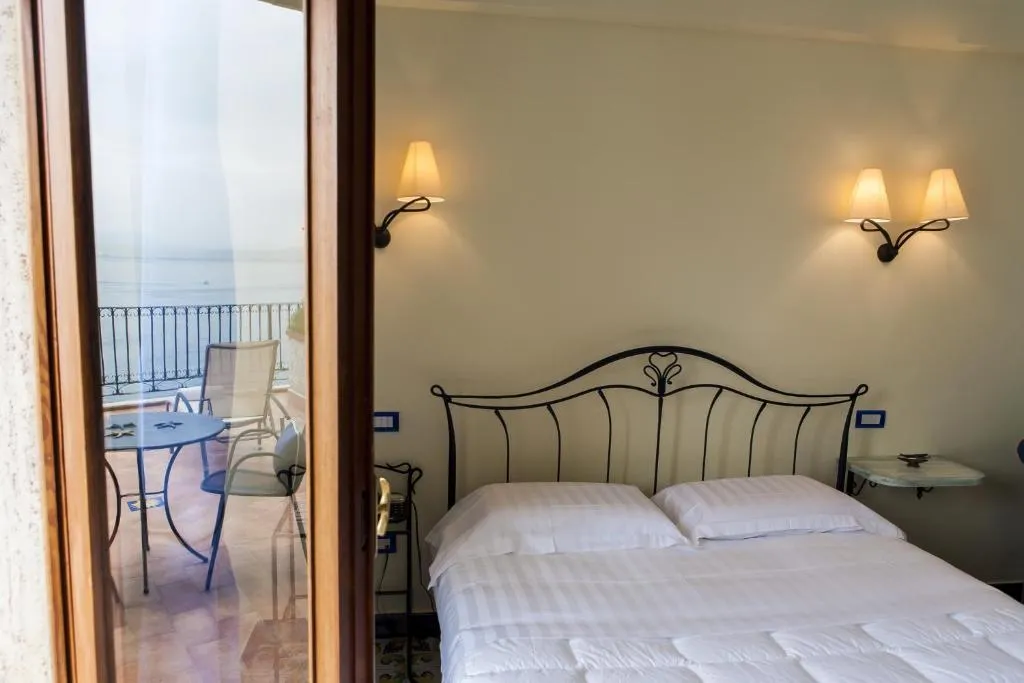 DOUBLE SUPERIOR Room, Hotel Cetus, Naples