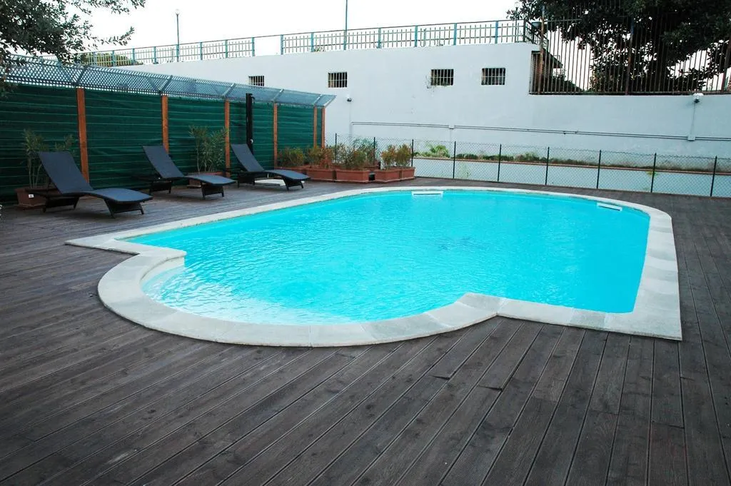 Pool, International Capodichino, Naples