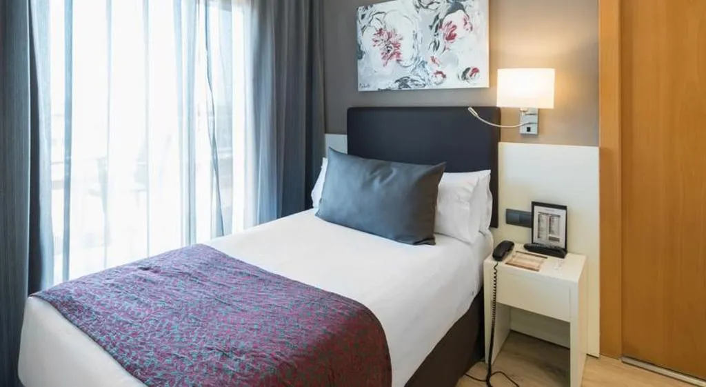 SINGLE STANDARD Room, Catalonia Castellnou, Barcelona