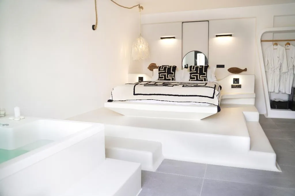 JUNIOR SUITE STANDARD Room, King'S Suites, Santorini