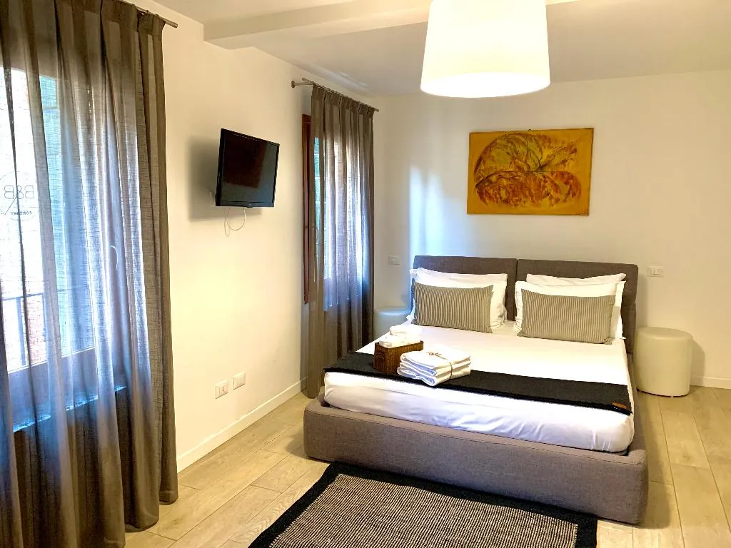 DOUBLE DELUXE CANAL VIEW Room, B&B Fortuny, Venice