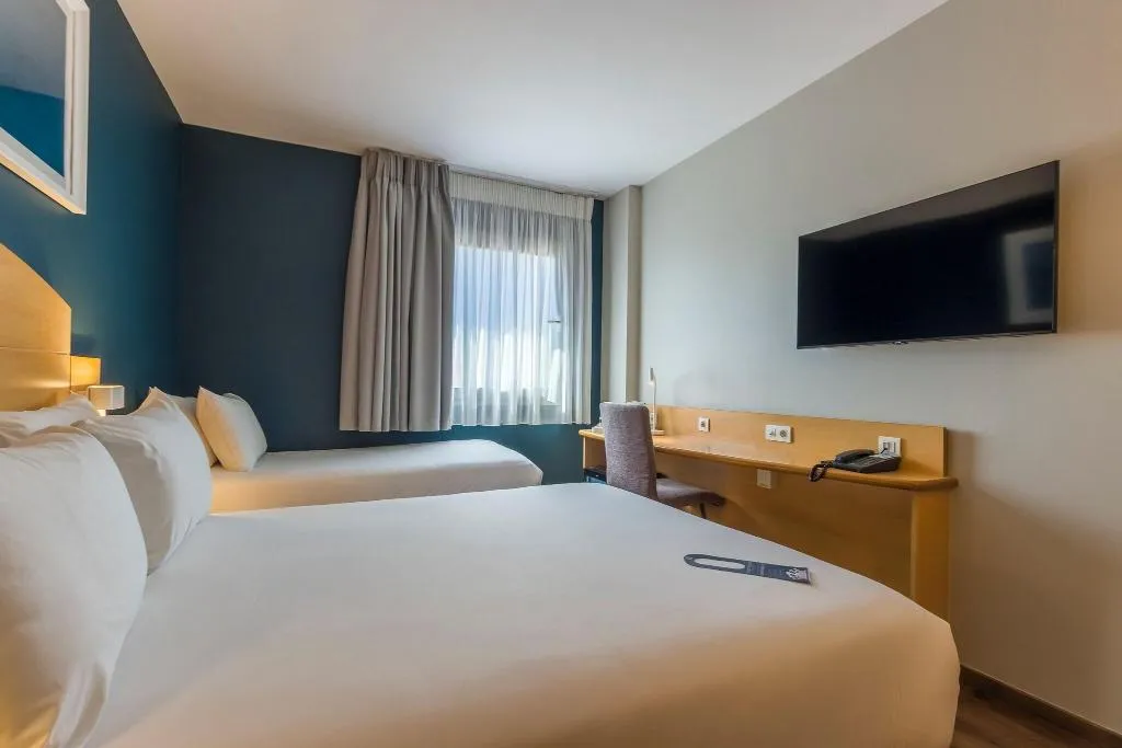 TRIPLE STANDARD Room, Travelodge Madrid Alcala de Henares, Madrid