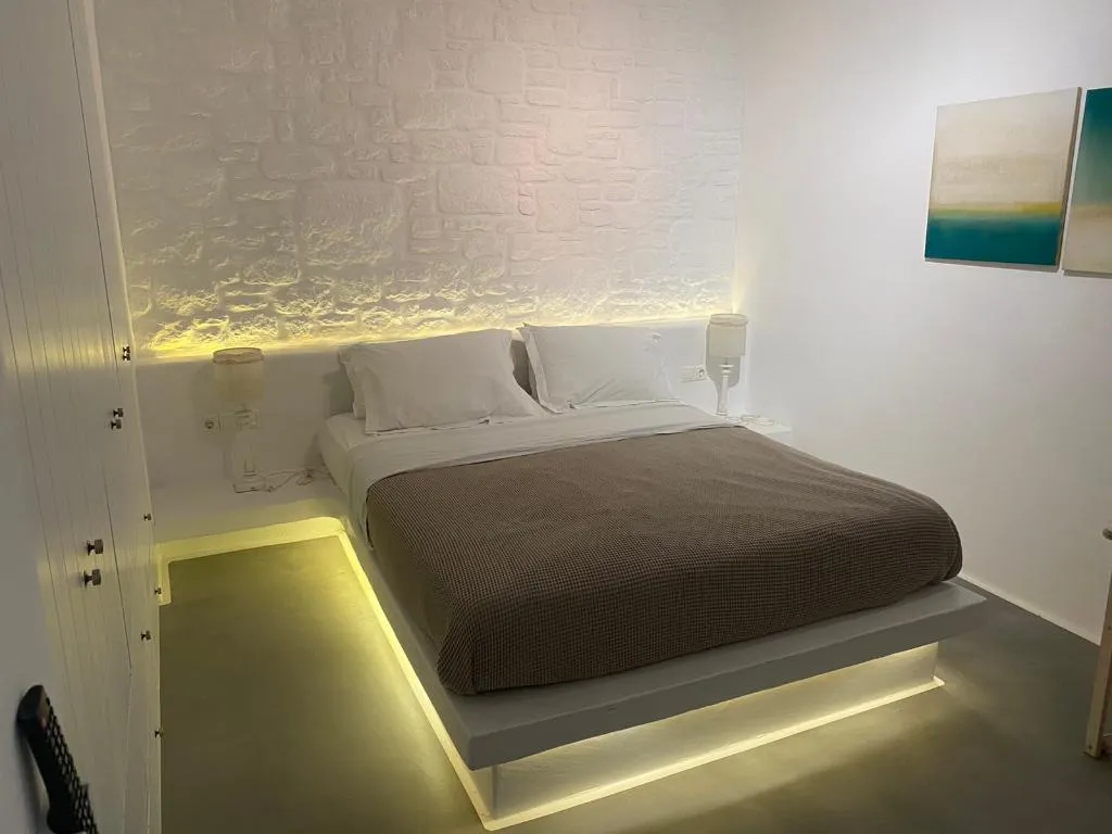 SUITE DELUXE ONE BED Room, White Rock Suites & Villas, Mykonos