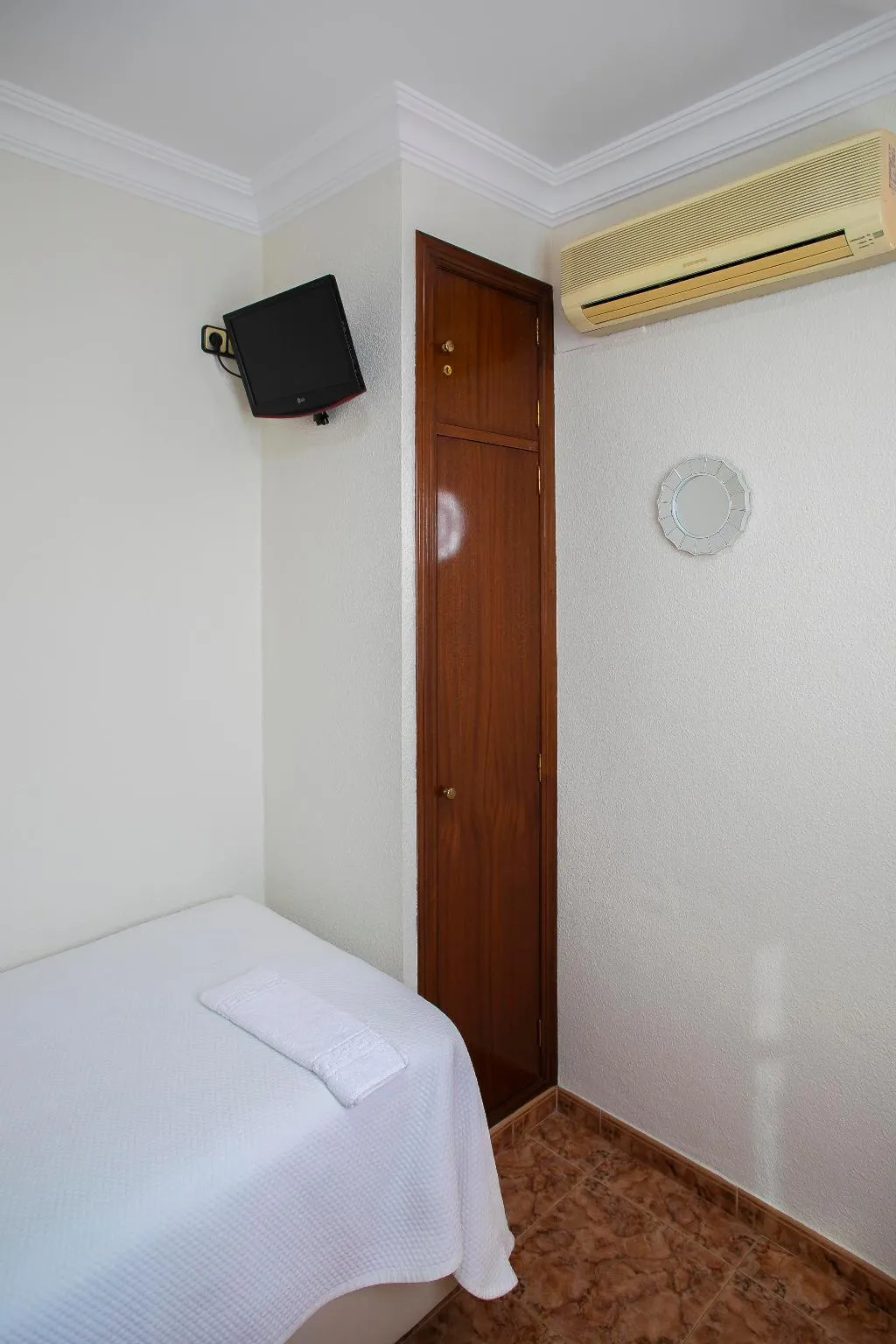 DOUBLE SINGLE USE WITH DOUBLE BED Room, Pensión dulces sueños, Seville
