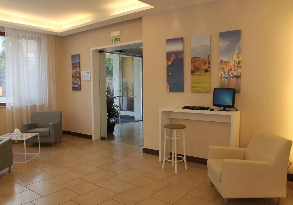 Lobby, Leone, Naples