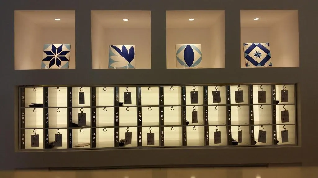 Lobby, Leone, Naples