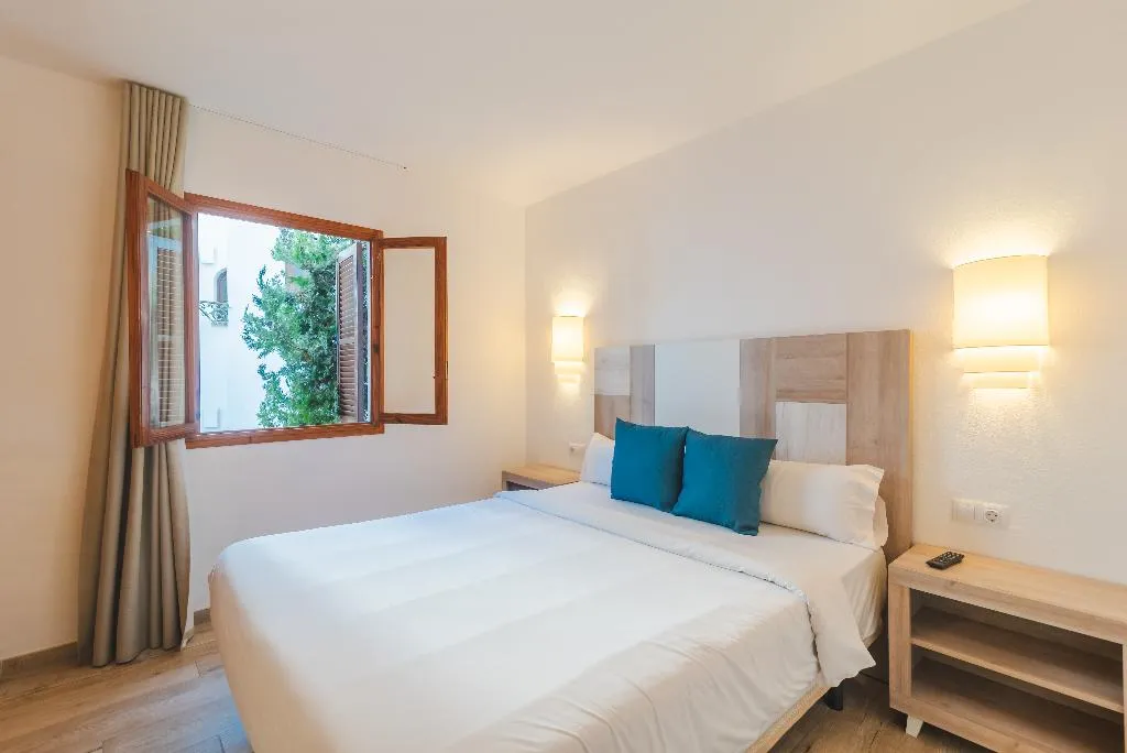 APARTMENT POOL VIEW Room, Flip Flop Surfing Playa Apartments, Majorca