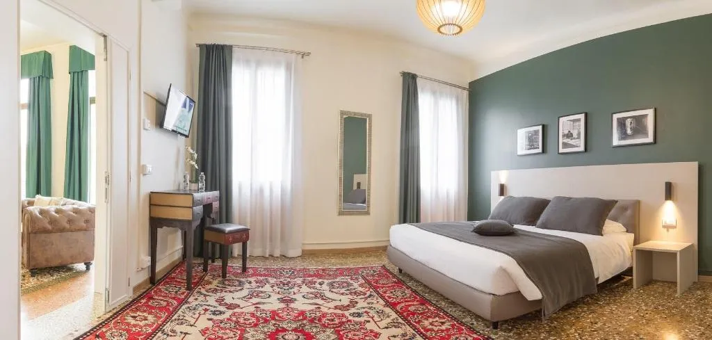 Room, Grand Canal Suites, Venice