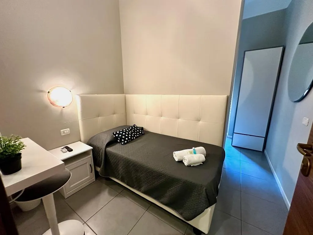 SINGLE STANDARD Room, Hotel Golden Milano, Milan