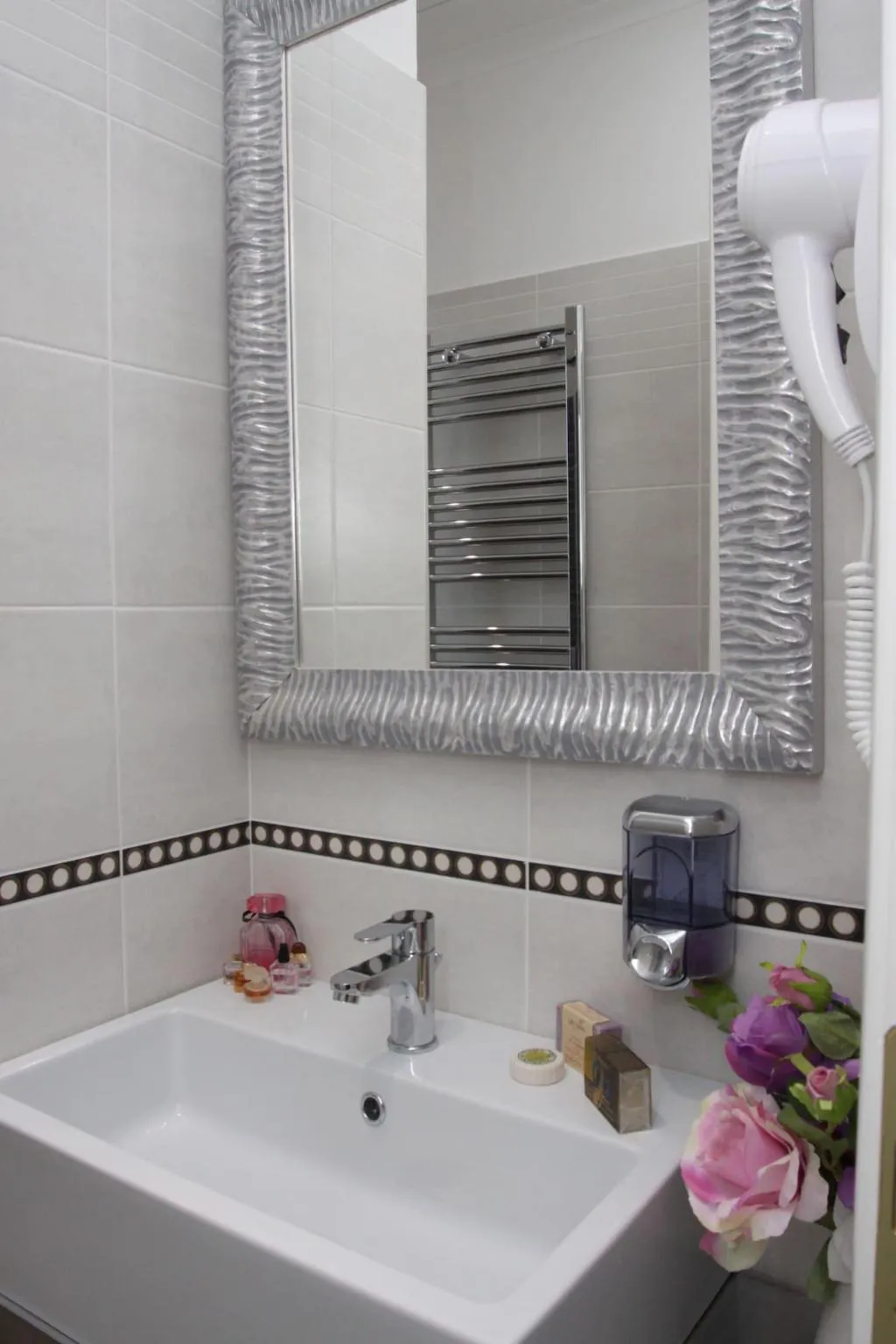 Room, Interno 2 Roma, Naples