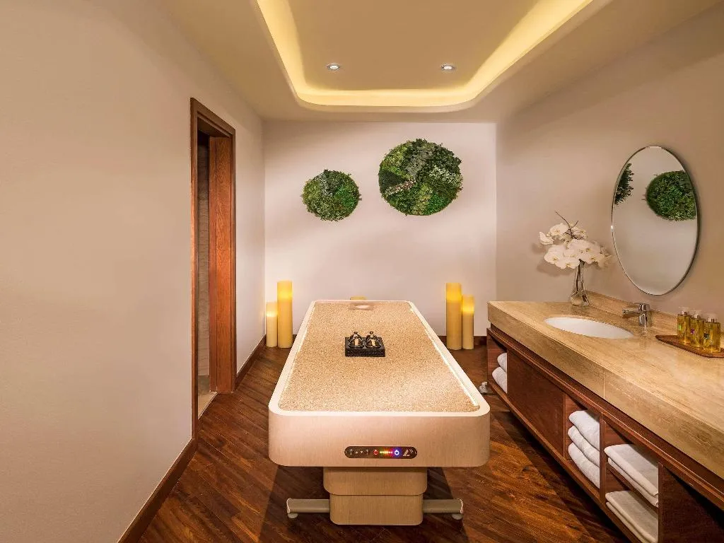 Sports and Entertainment, The Retreat Palm Dubai MGallery by Sofitel, Dubai