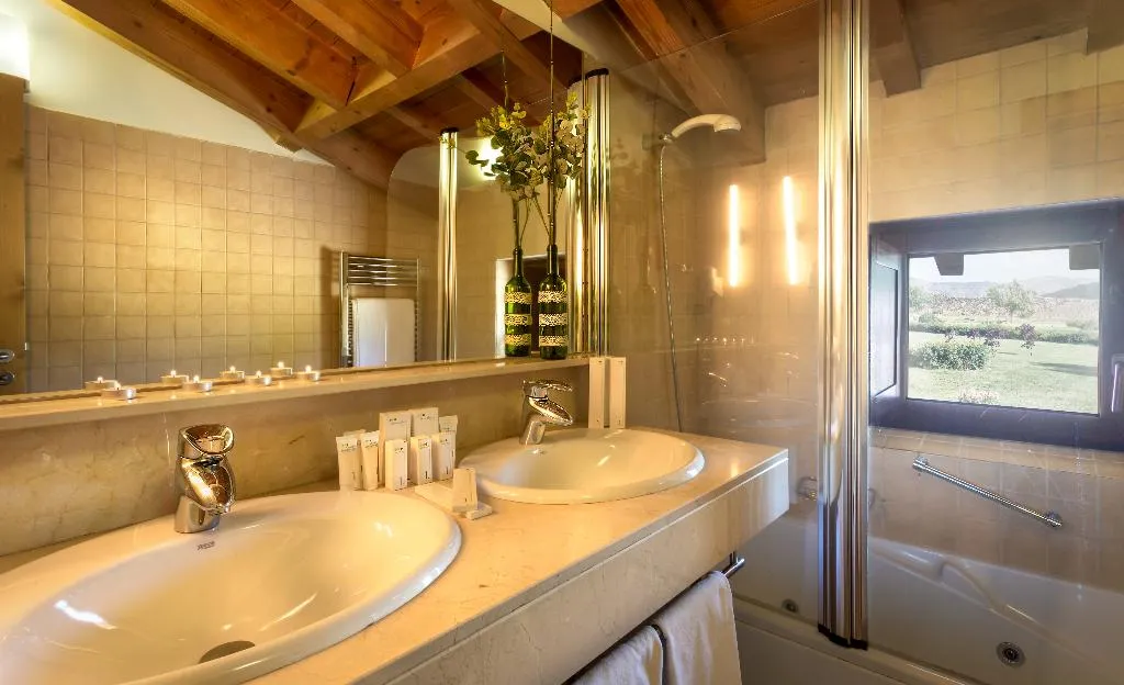 JUNIOR SUITE CAPACITY 1 Room, Puerta de Gredos, Madrid