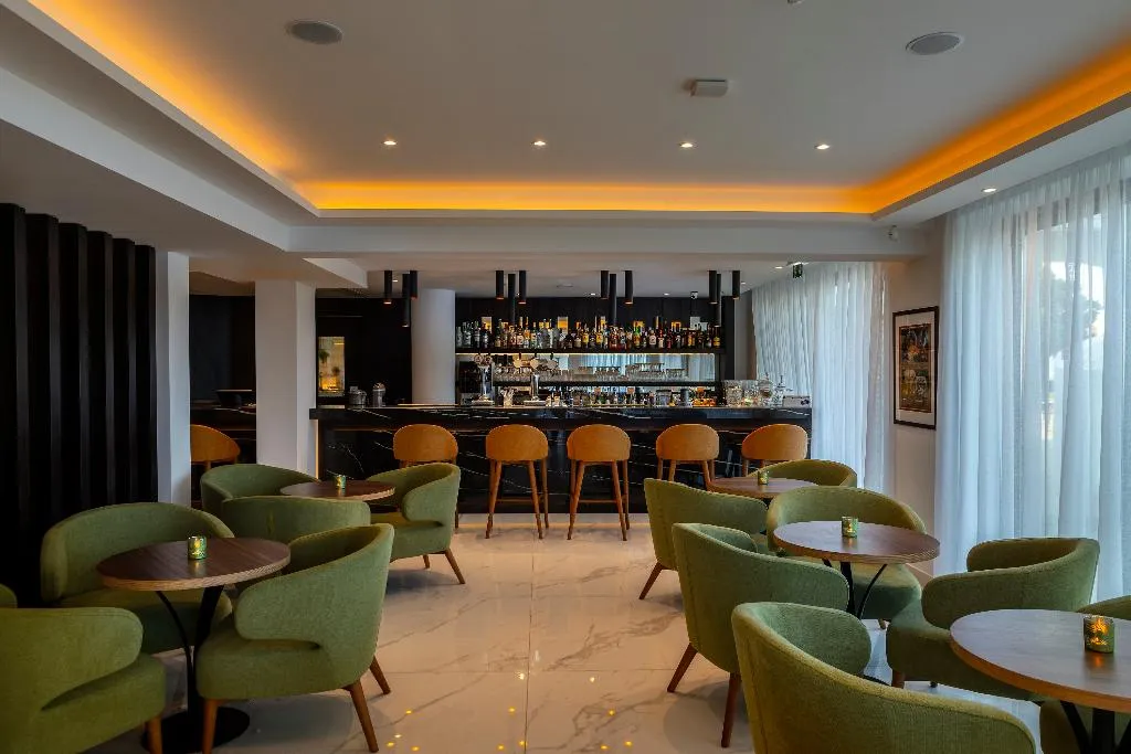 Bar, Leonardo Crystal Cove Hotel and Spa by the Sea, Cyprus