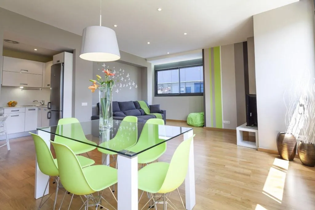 APARTMENT THREE BEDROOMS Room, Laumon, Barcelona