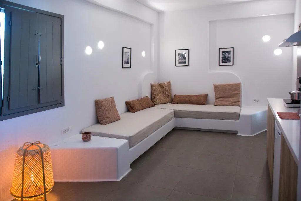 SUITE WITH PRIVATE POOL Room, Amphitrite Suites Santorini, Santorini