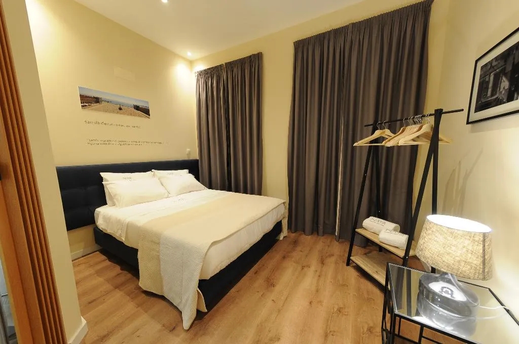 QUADRUPLE CLASSIC Room, Naya - Downtown Guesthouse, Porto