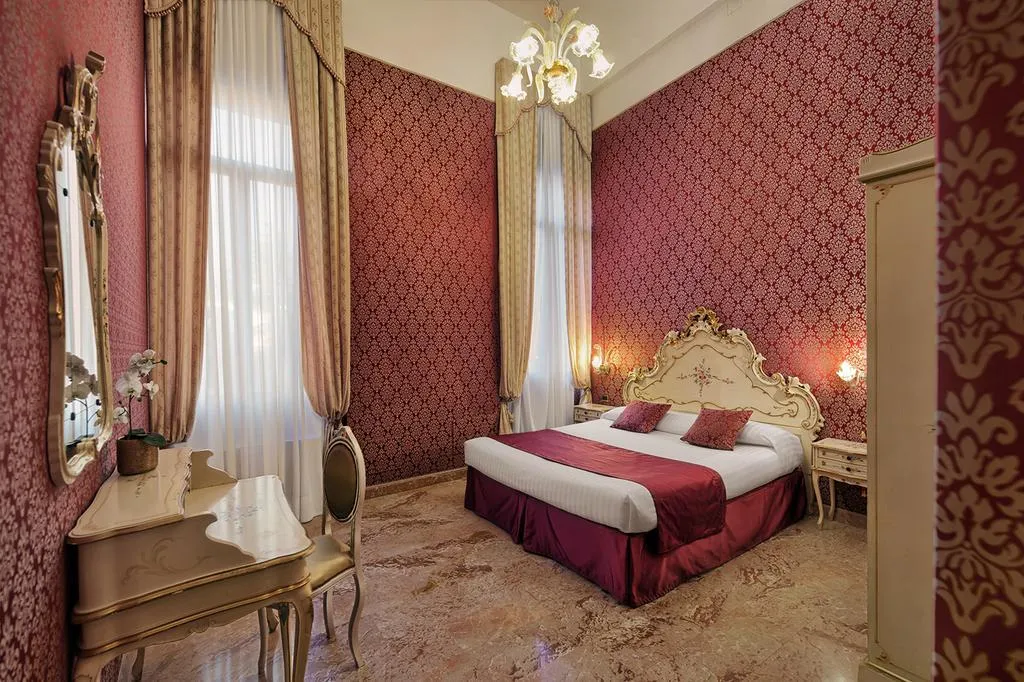 FAMILY ROOM CANAL VIEW Room, Tre Archi, Venice