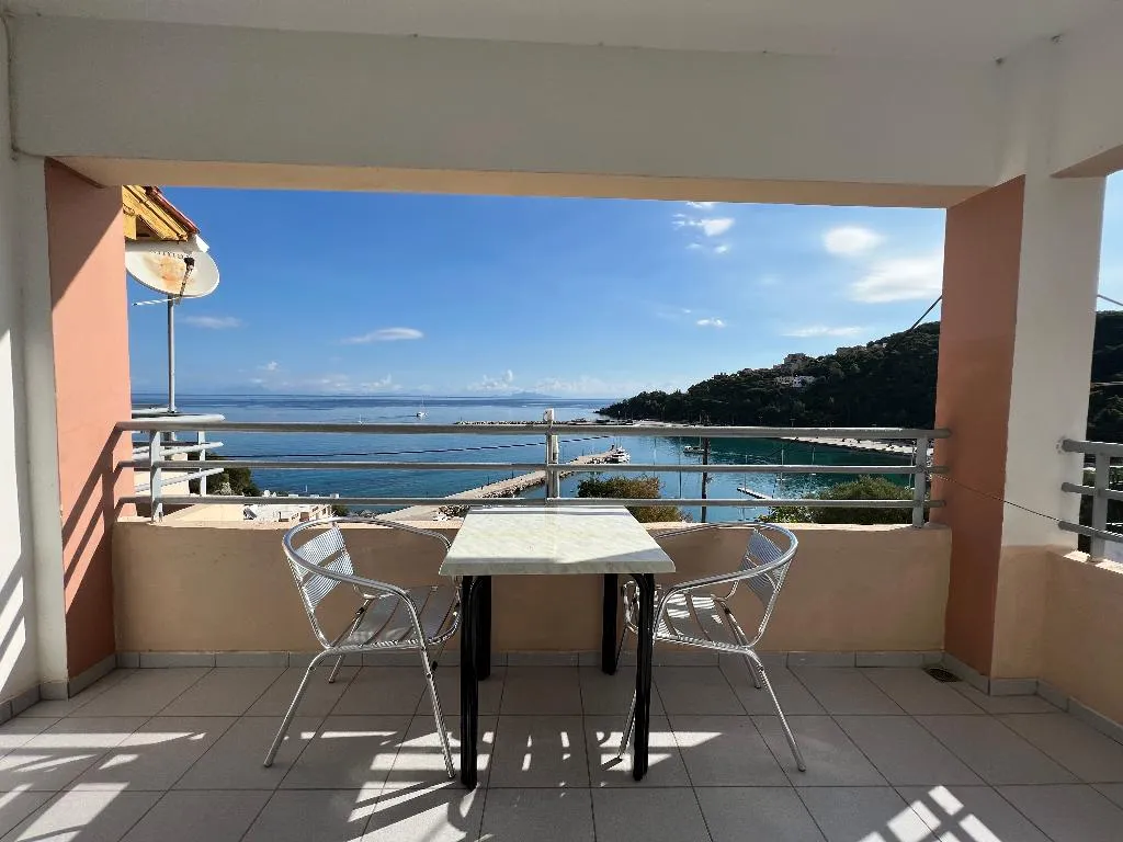 APARTMENT CAPACITY 4 Room, Harbour View, Kalamata