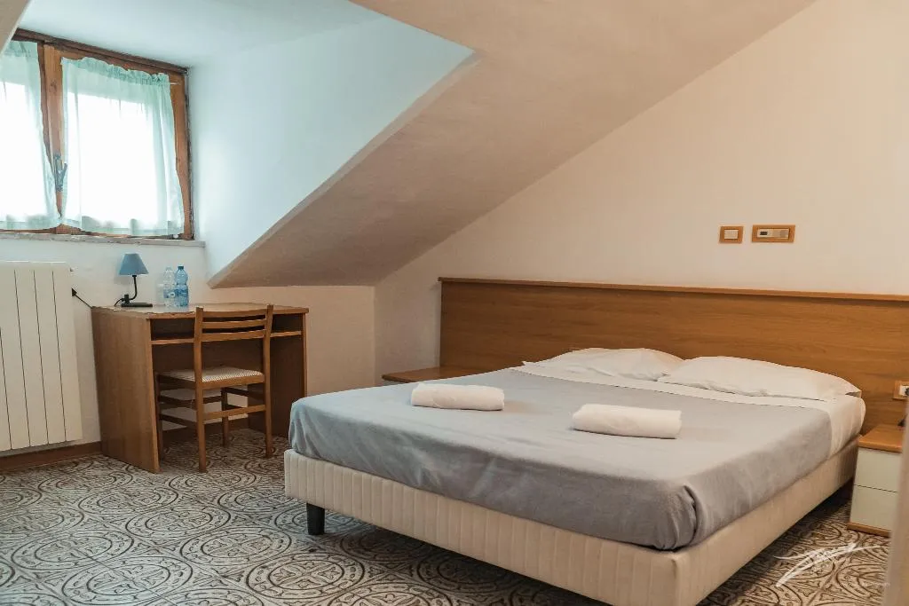 Room, Tramonti Green, Naples