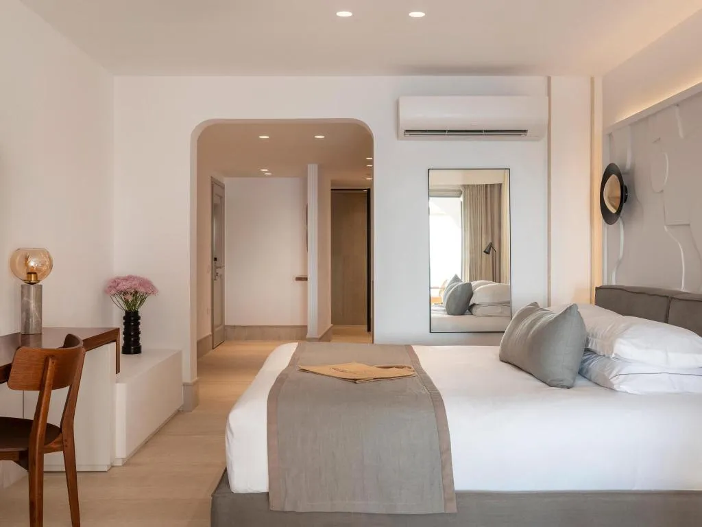 Room, Santo Pure Oia Suites and Villas, Santorini