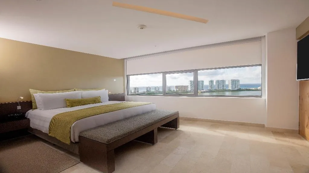 SUITE LAGOON VIEW Room, InterContinental Presidente Cancun Resort, Cancun Area