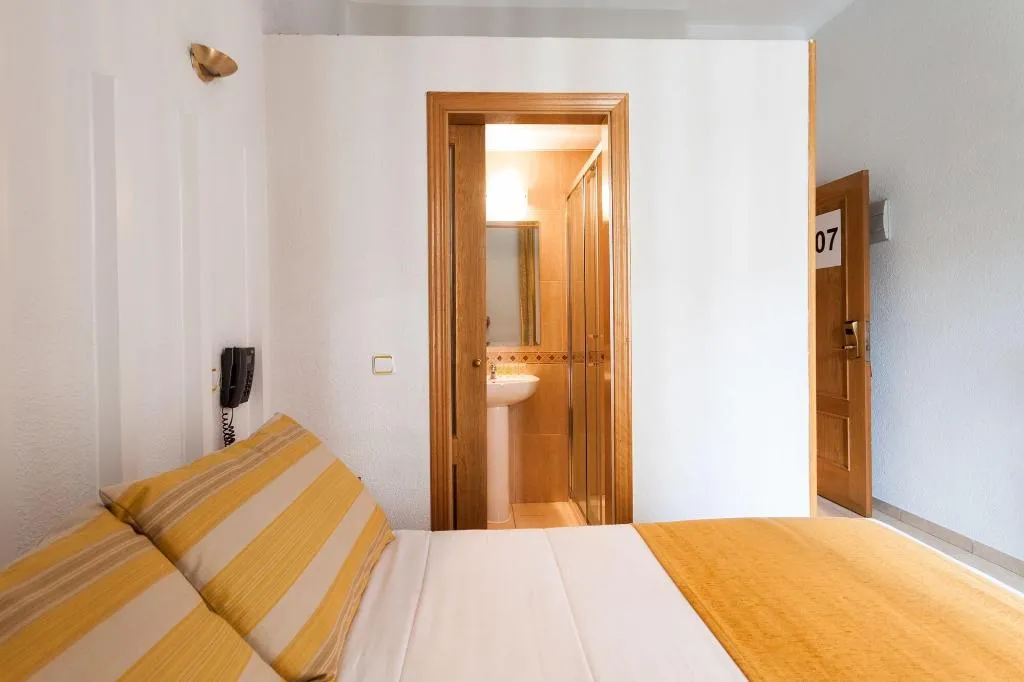 Room, Josefina Hostal, Madrid