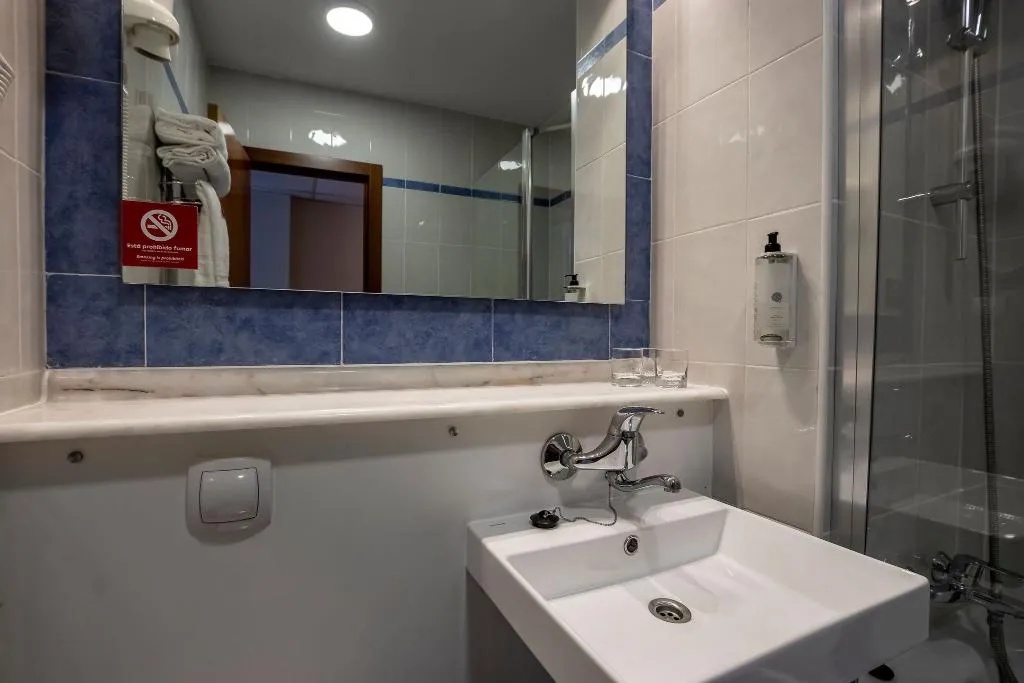 TWIN STANDARD Room, Travelodge Alicante Puerto, Costa Blanca