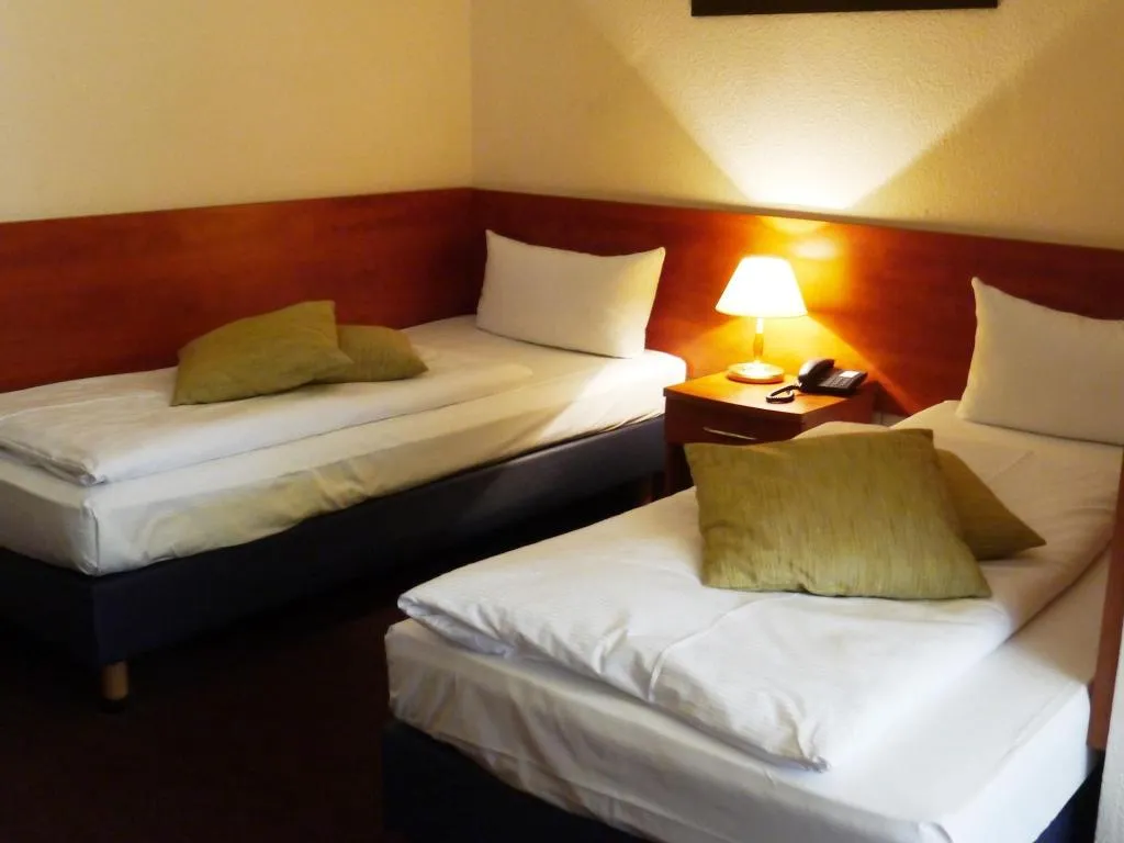 Room, Astrid, Berlin