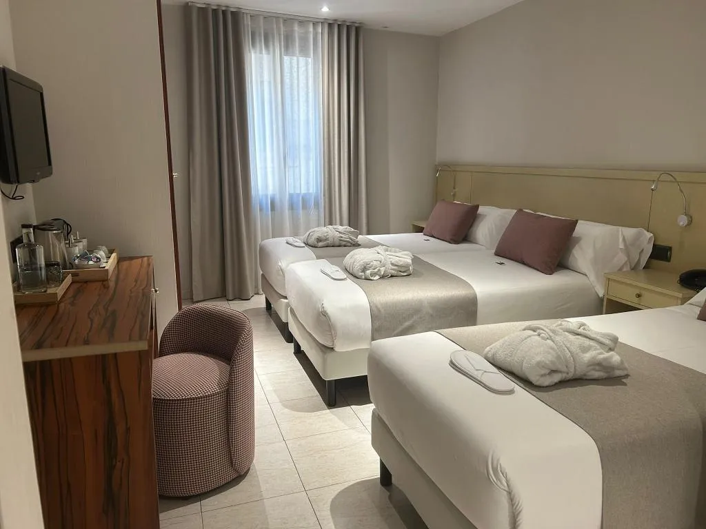 Room, California, Barcelona