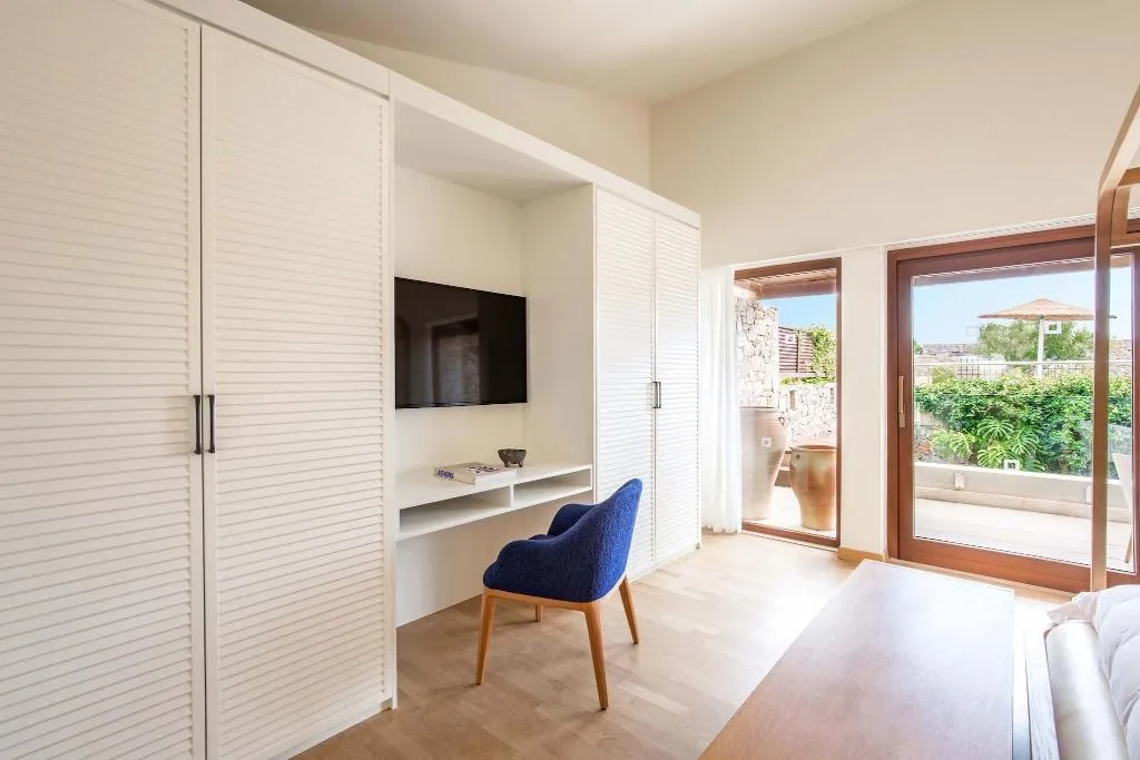 SUITE WITH PRIVATE POOL Room, Phaea Blue, a member of SLH, Crete