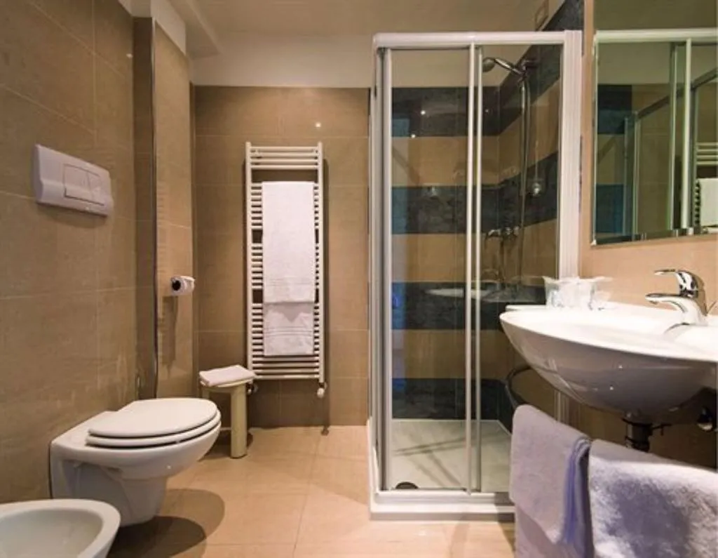 DOUBLE CLASSIC DOUBLE BED Room, Hotel Du Parc Sirmione, Milan