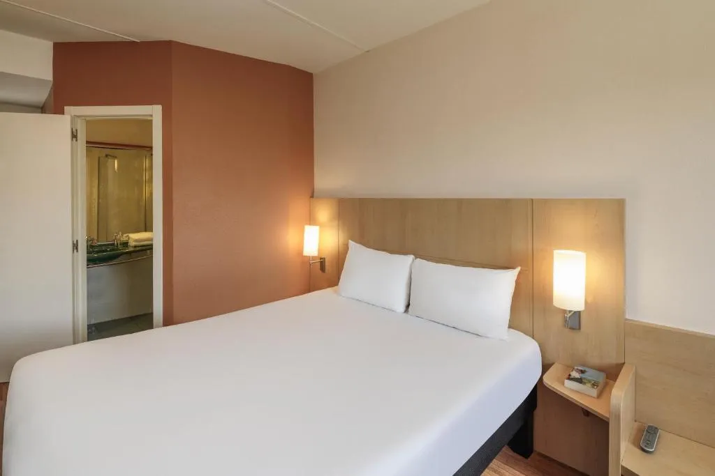DOUBLE SUPERIOR WITH DOUBLE BED Room, Ibis Malaga Centro Ciudad, Costa Del Sol