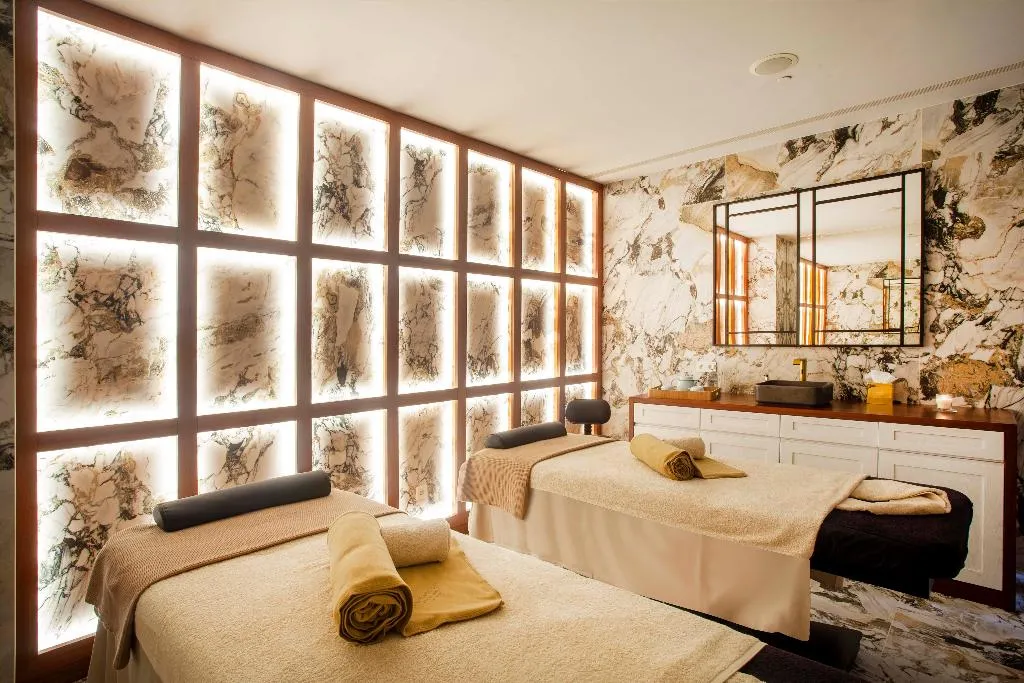 Sports and Entertainment, Wine & Books Porto Hotel, Porto