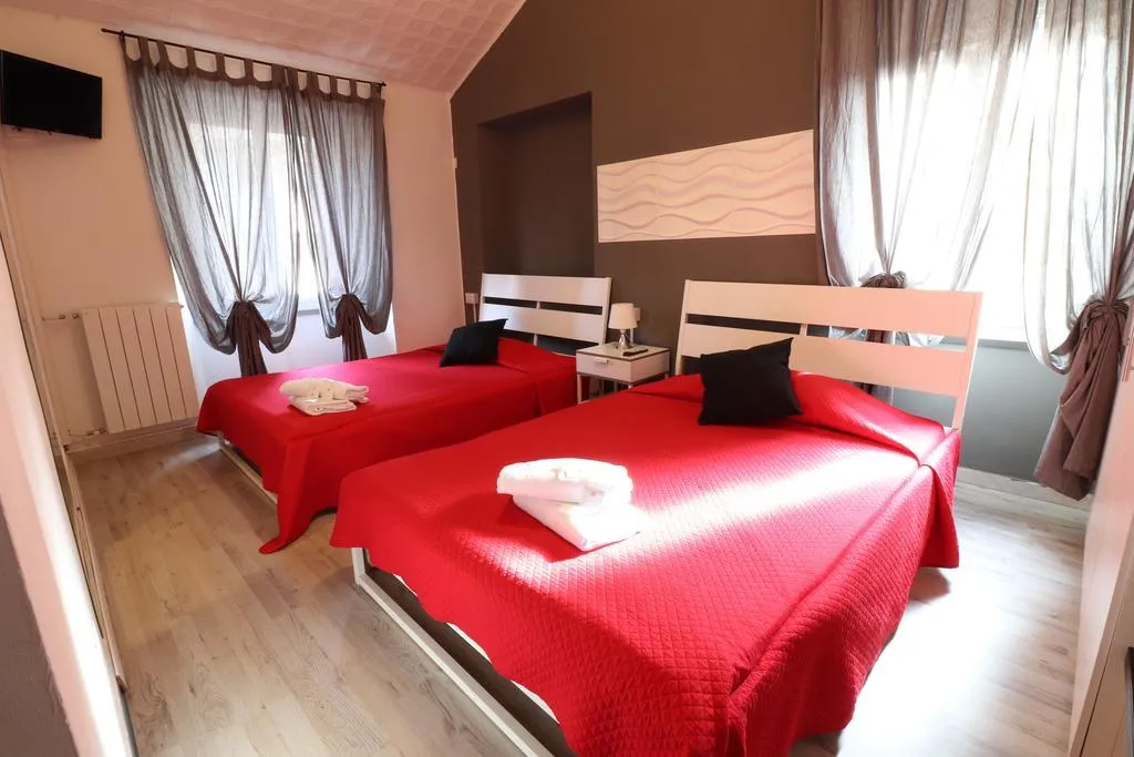 Room, Guest House Minas, Milan