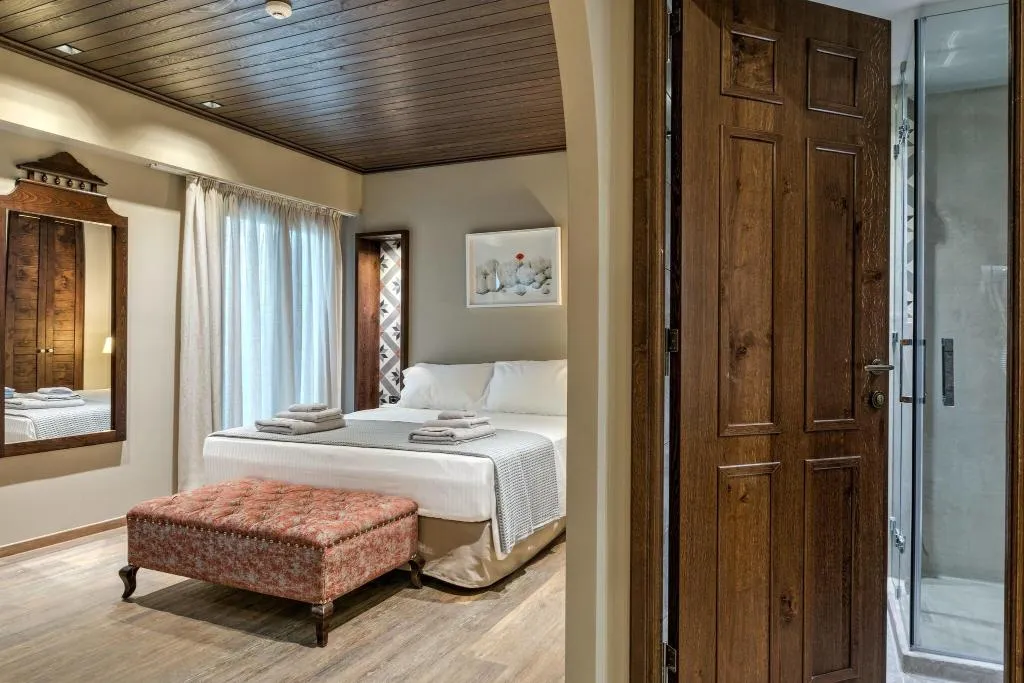STUDIO QUEEN SIZE BED Room, Estia Boutique Apartments, Athens